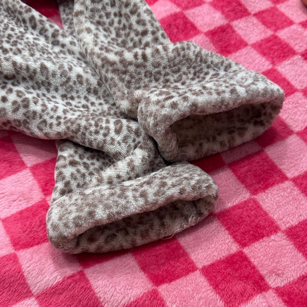Marilyn Monroe Fuzzy Animal Print Loungewear - Picture 5 of 6